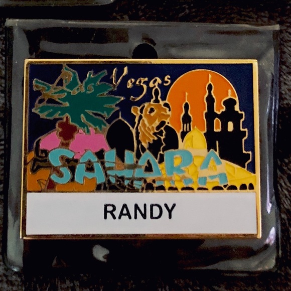 2 EXTICT SAHARA CASINO Las Vegas Magnet Souvenirs - Picture 5 of 11